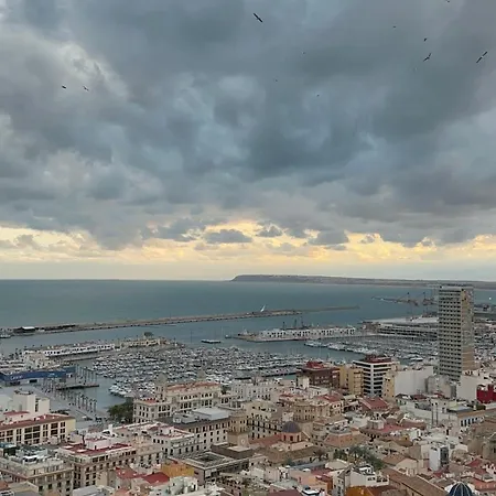 La Reina By The Sea *