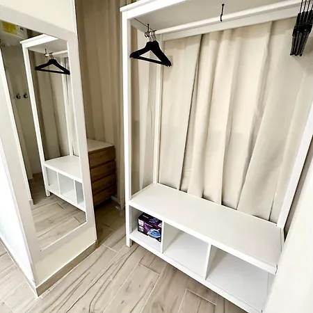 La Reina By The Sea Apartman