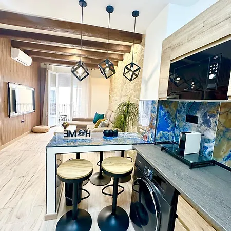 La Reina By The Sea *